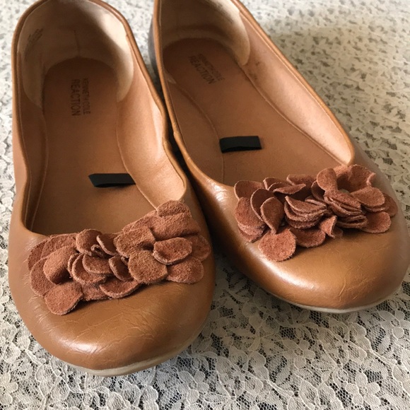 ❗️SOLD❗️Brown Leather Flats - Picture 2 of 4